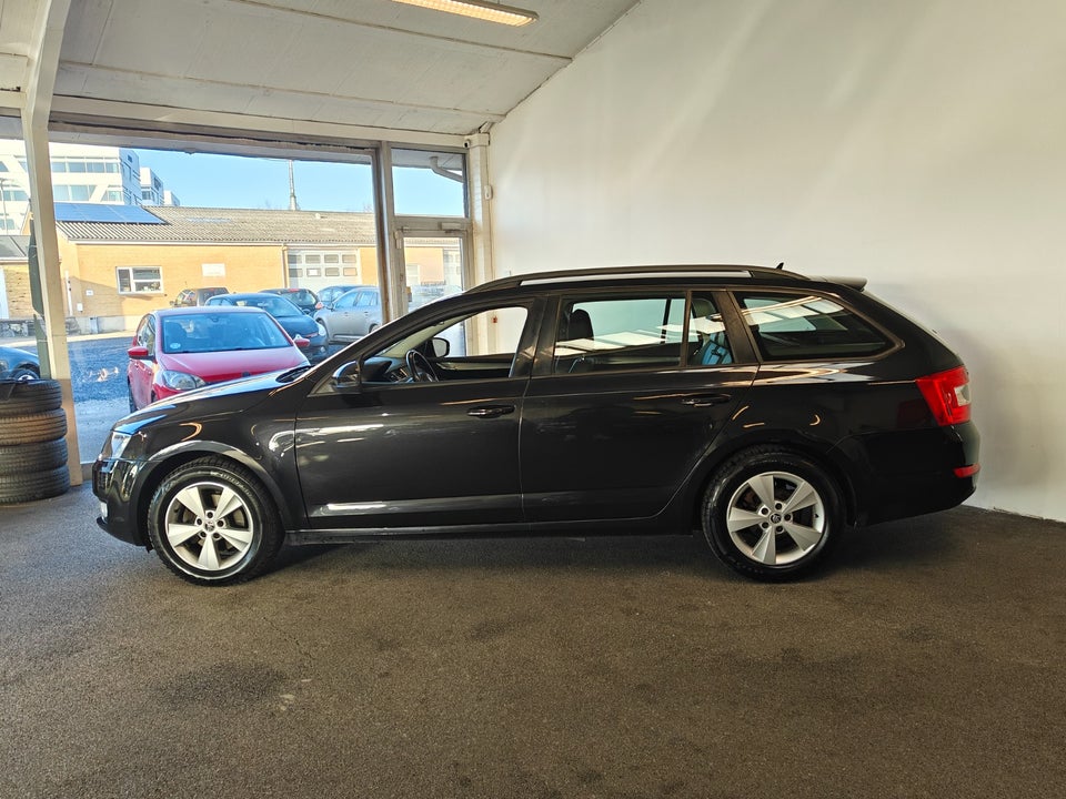 Skoda Octavia 1,6 TDi 105 Elegance Combi DSG 5d