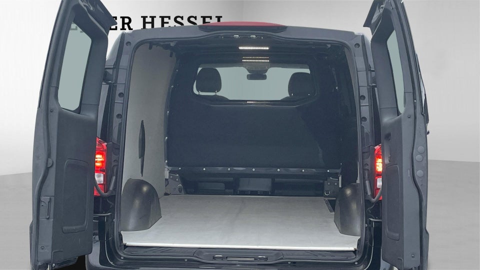 Mercedes eVito 129 Tourer PRO L Van