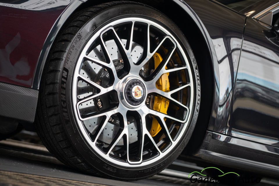 Porsche 911 Turbo S 3,8 Coupé PDK 2d