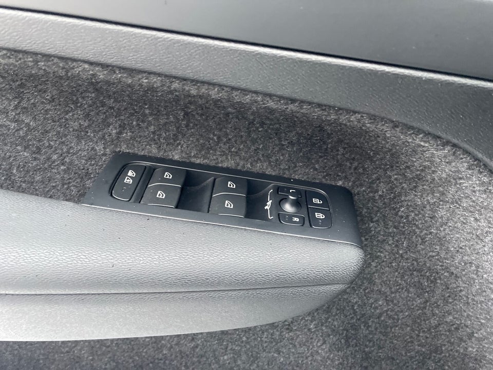 Volvo XC40 ReCharge Extended Range Core 5d