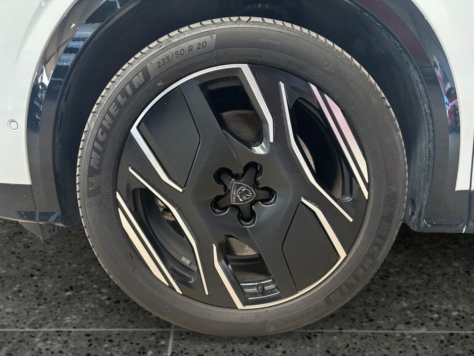 Peugeot e-3008 77 GT Pack 5d