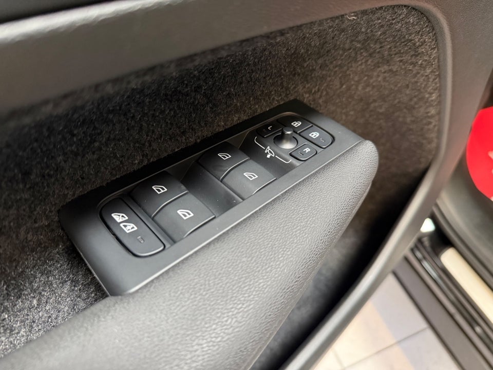 Volvo XC40 P6 ReCharge Core 5d