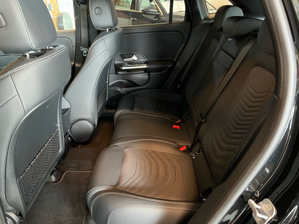 Mercedes EQA300 Progressive 4Matic 5d