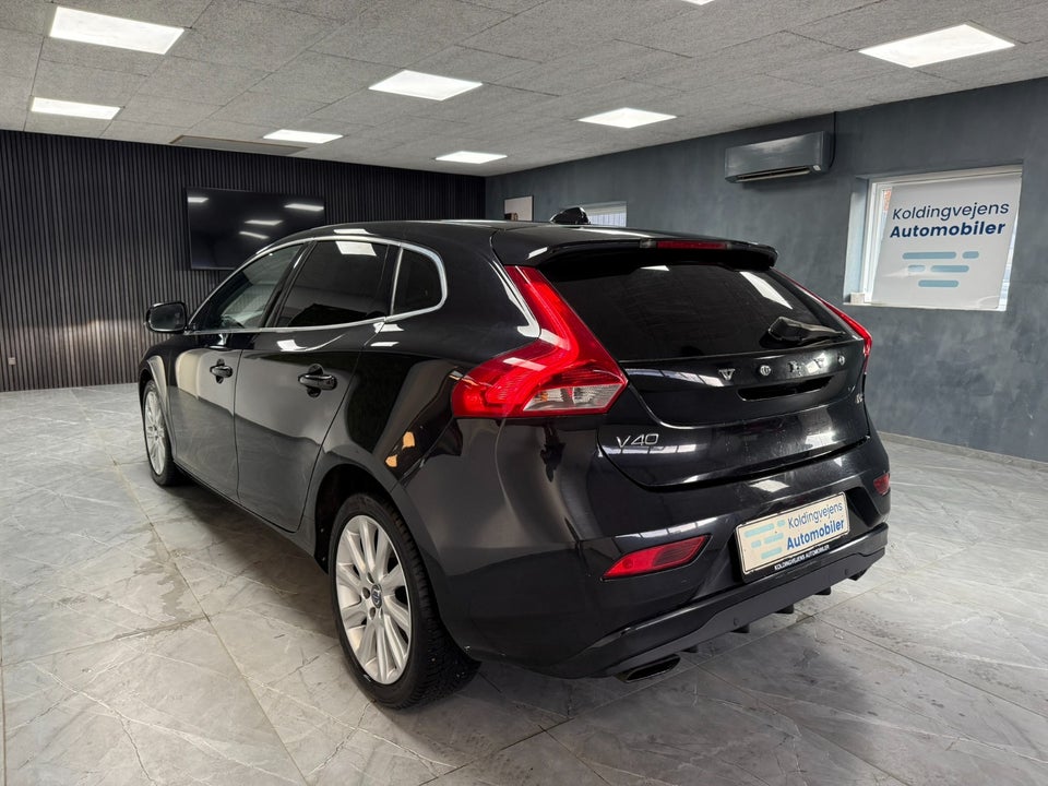 Volvo V40 1,6 D2 115 Momentum aut. 5d