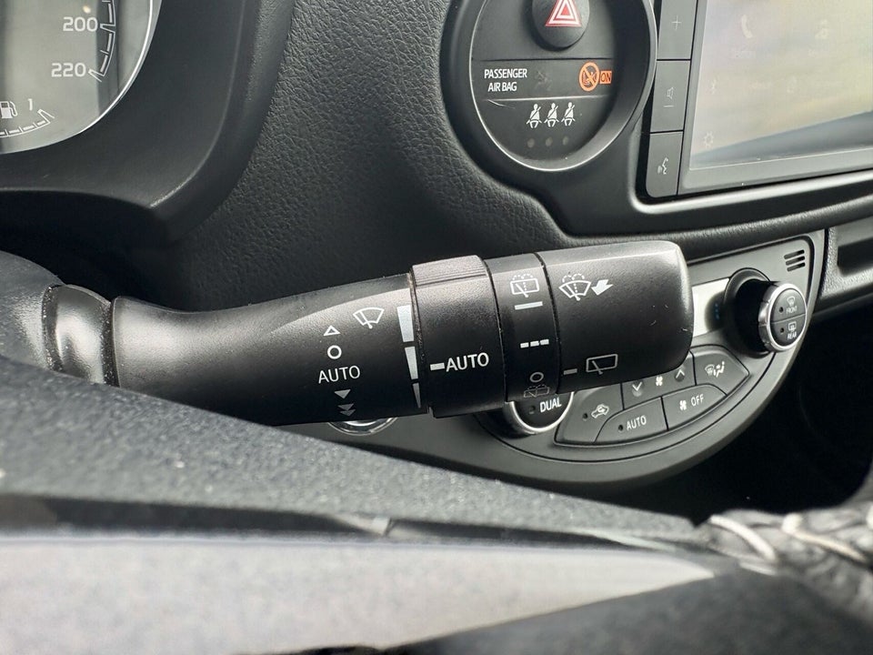 Toyota Yaris 1,5 VVT-iE T2 Limited 5d