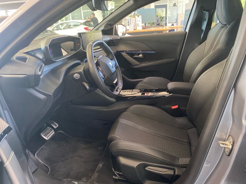 Peugeot e-208 54 GT 5d