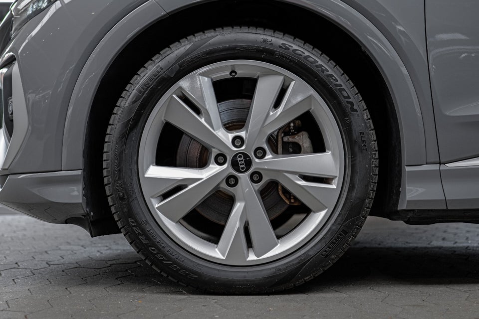 Audi Q4 e-tron 40 S-line 5d