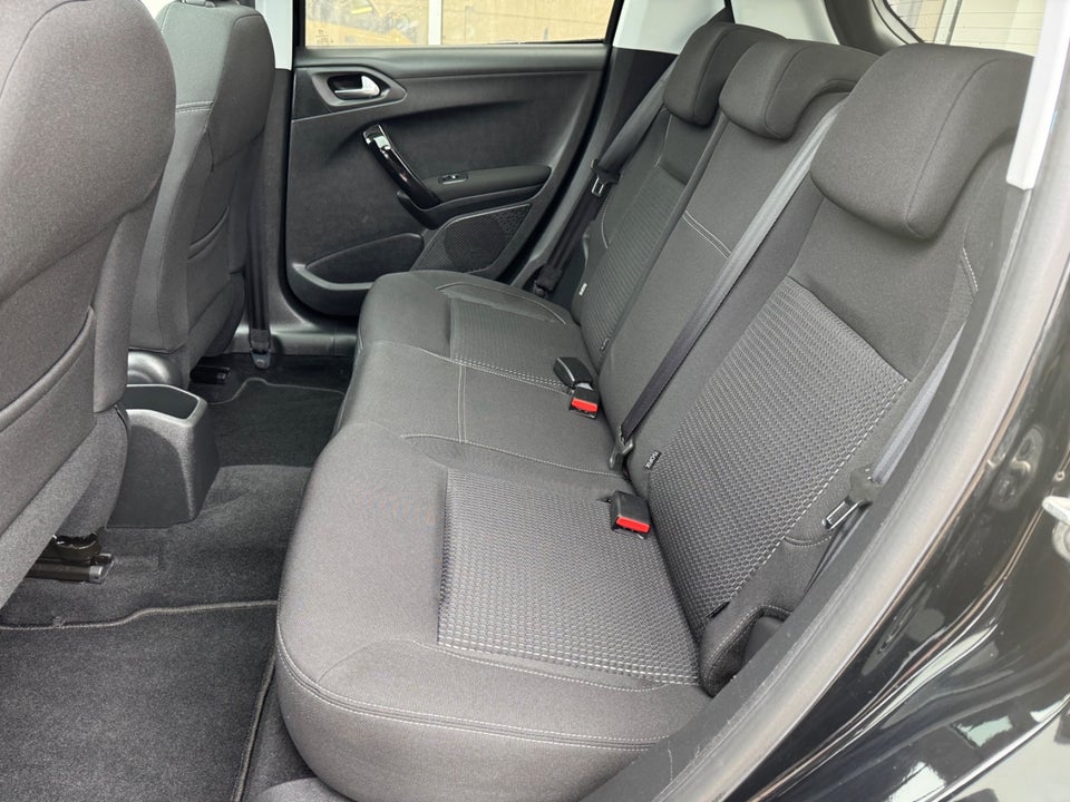 Peugeot 208 1,2 PureTech 82 Allure Sky 5d