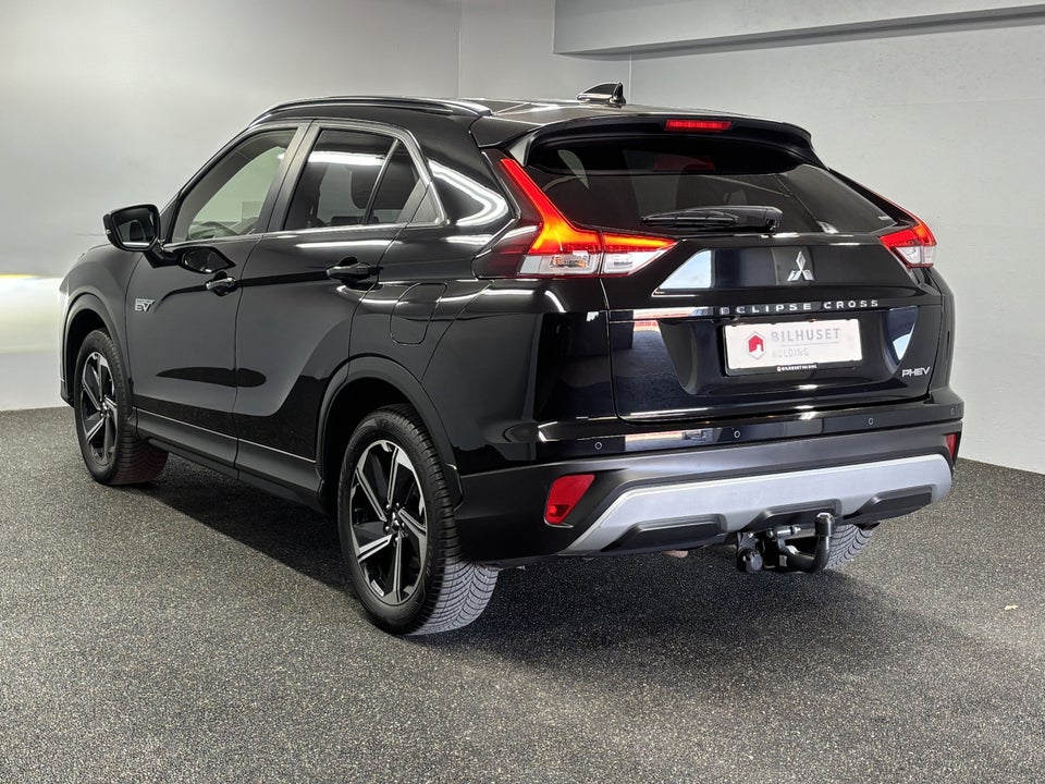 Mitsubishi Eclipse Cross 2,4 PHEV Invite CVT 4WD 5d