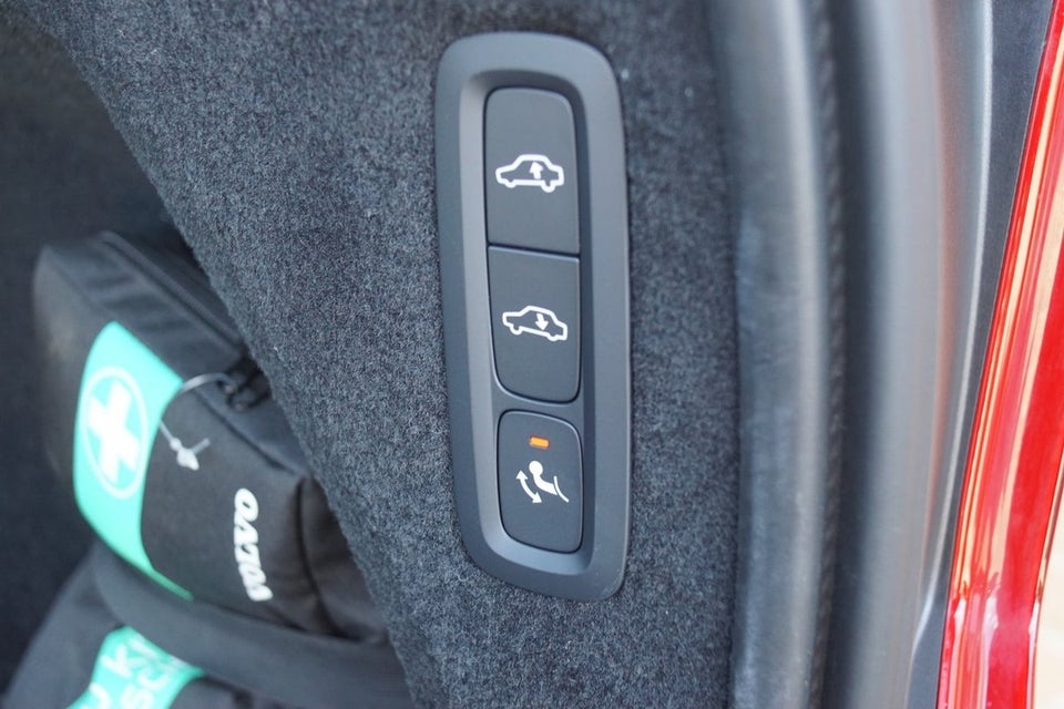 Volvo XC90 2,0 T8 ReCharge R-Design aut. AWD 7prs 5d