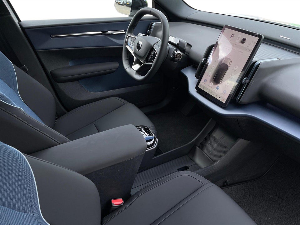 Volvo EX30 Extended Range Plus 5d