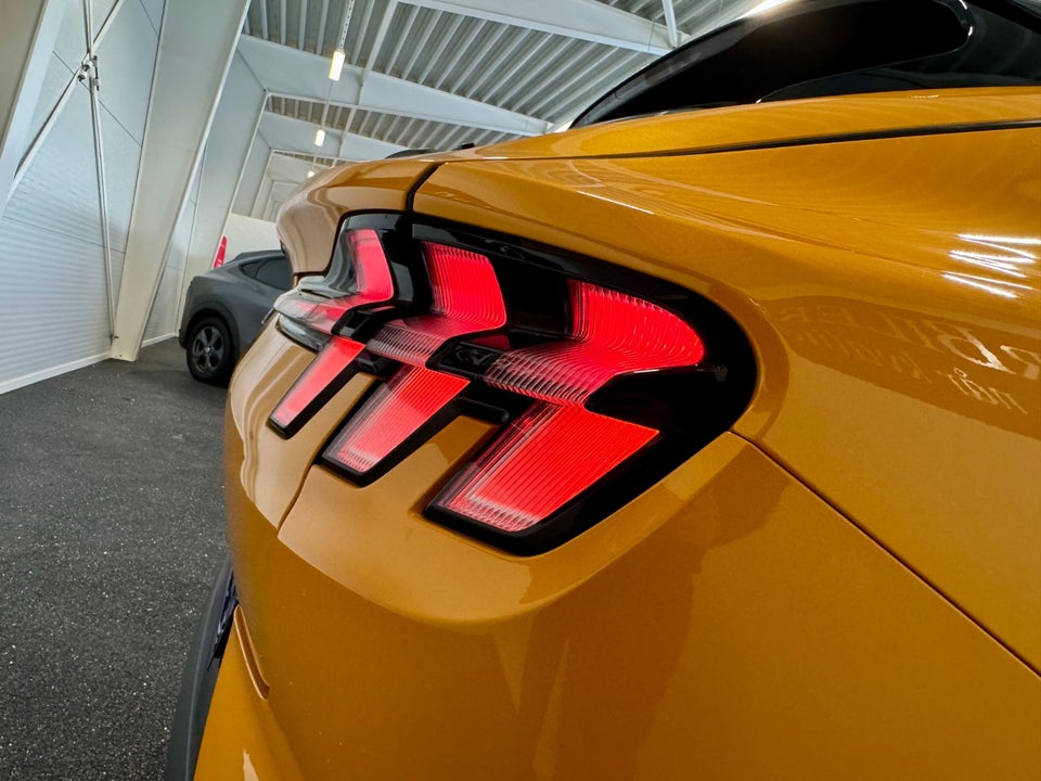 Ford Mustang Mach-E 70 Standard Range 5d