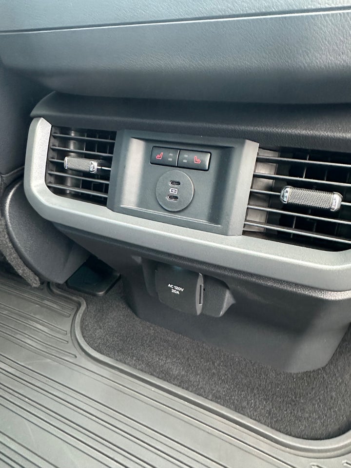 Ford F-150 131 Lightning Lariat Extended Range 4d