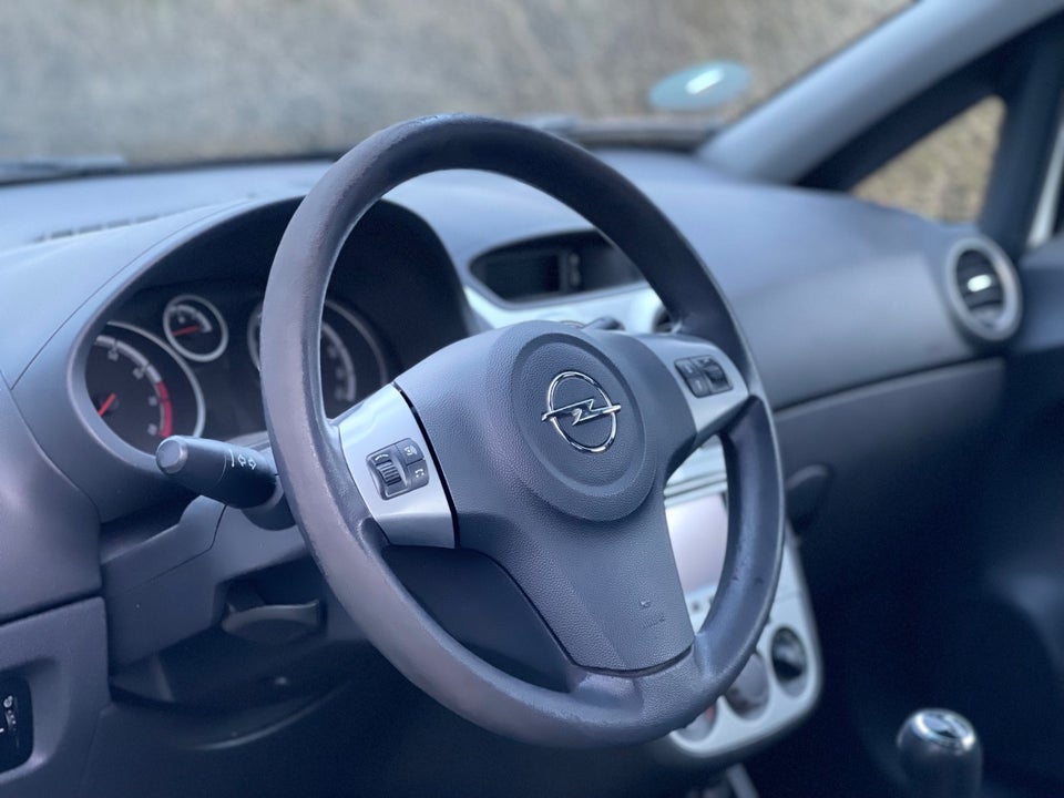 Opel Corsa 1,0 12V Essentia 5d