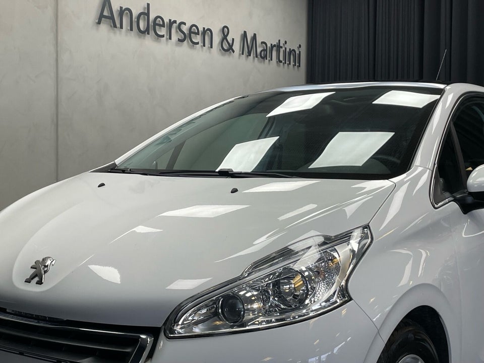 Peugeot 208 1,2 VTi Allure Sky 5d