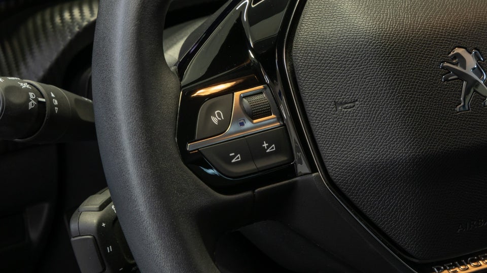 Peugeot 208 1,2 PureTech 100 Allure 5d