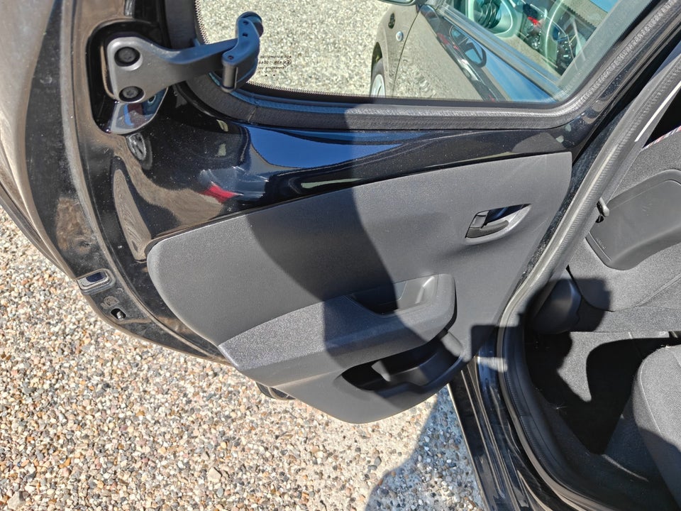 Citroën C1 1,2 PureTech Attraction 5d