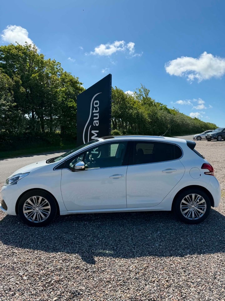 Peugeot 208 1,6 BlueHDi 100 Allure Sky 5d