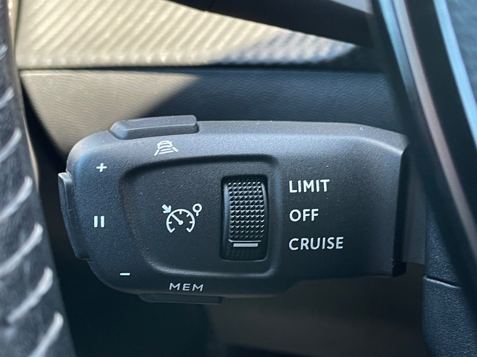 Peugeot 208 1,5 BlueHDi 100 Allure Sky 5d