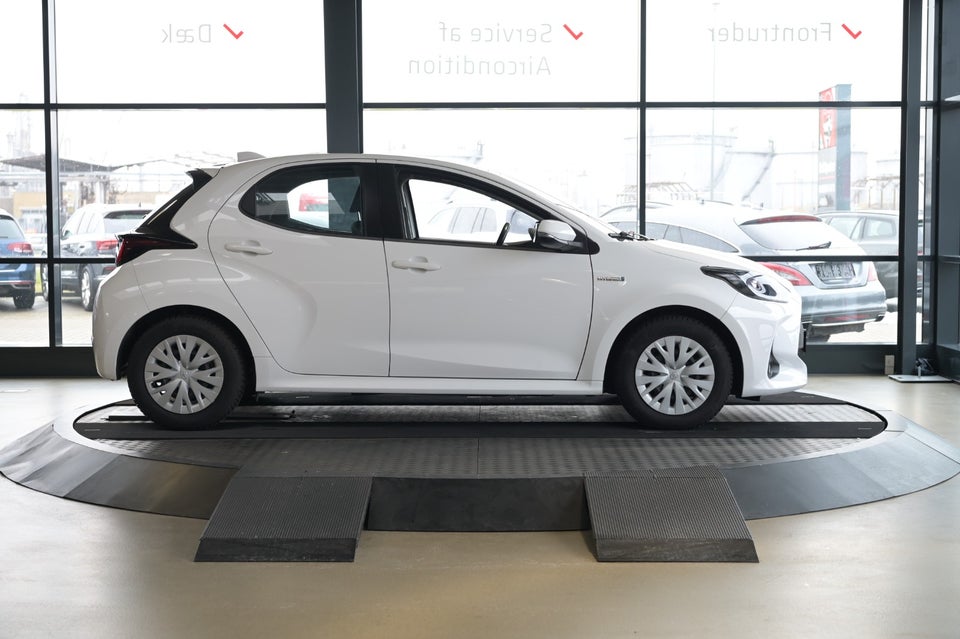Toyota Yaris 1,5 Hybrid H3 e-CVT 5d