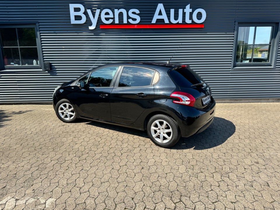 Peugeot 208 1,2 VTi Style 5d