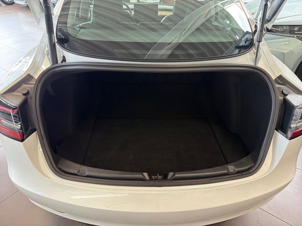 Tesla Model 3 RWD 4d