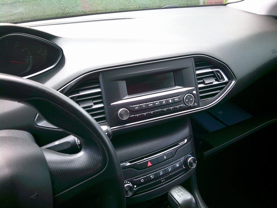 Peugeot 308 1,2 VTi 82 Active 5d