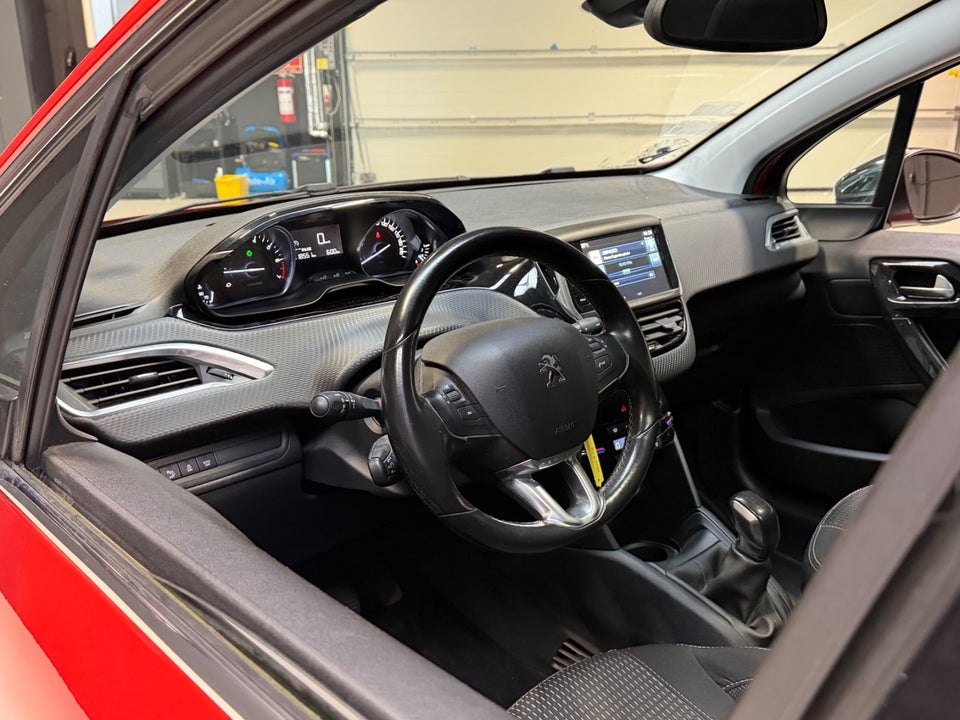 Peugeot 208 1,2 e-THP 110 Allure Sky 5d