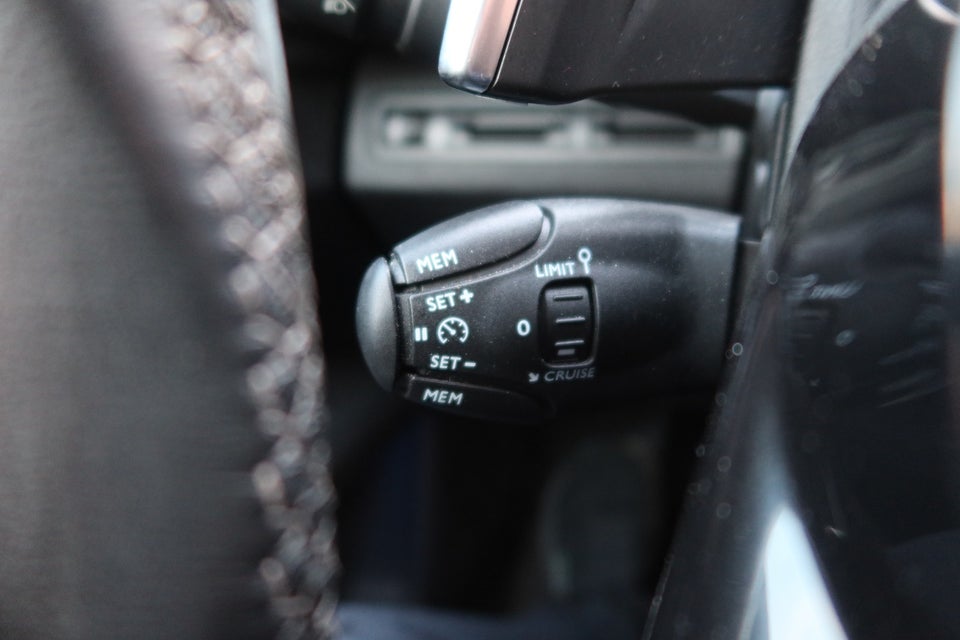 Peugeot 3008 1,2 e-THP 130 Allure EAT6 5d