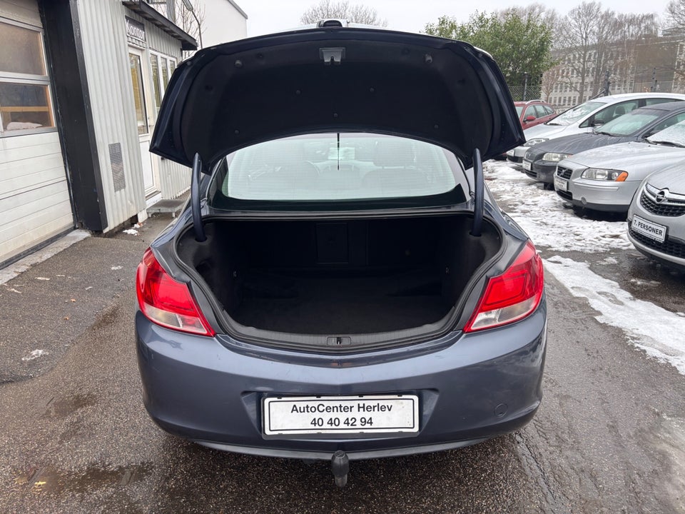 Opel Insignia 1,8 Edition 4d