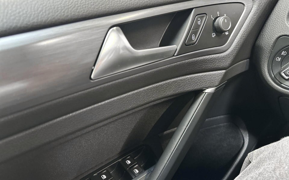 VW Golf VII 1,5 TSi 150 Comfortline Connect Variant DSG 5d