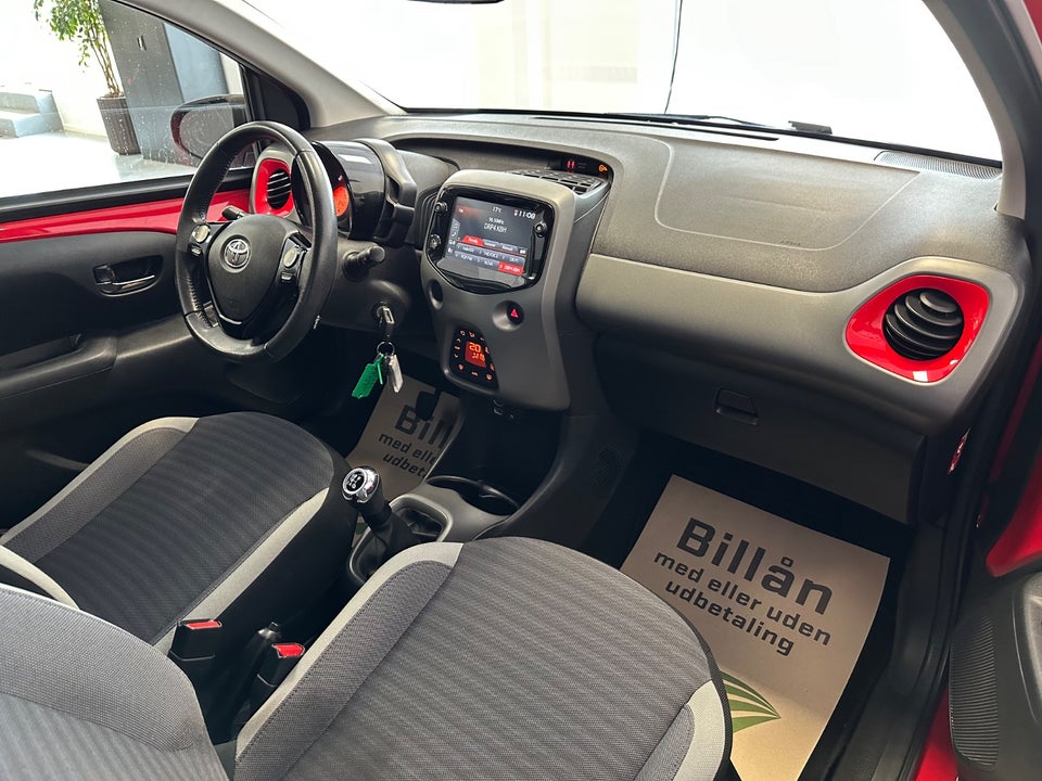 Toyota Aygo 1,0 VVT-i x-play 5d