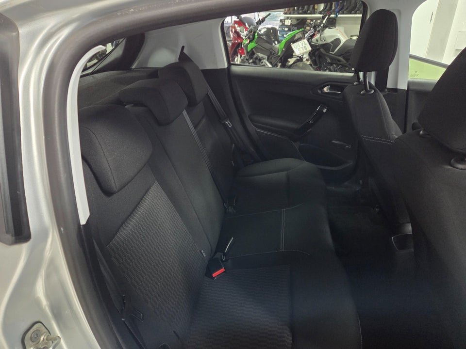 Peugeot 208 1,2 VTi 82 Active 5d