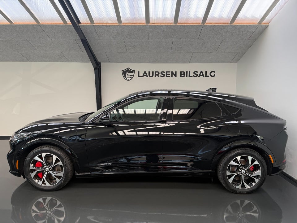 Ford Mustang Mach-E 68 Standard Range AWD 5d