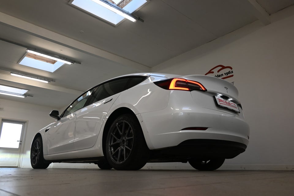 Tesla Model 3 Standard Range+ RWD 4d