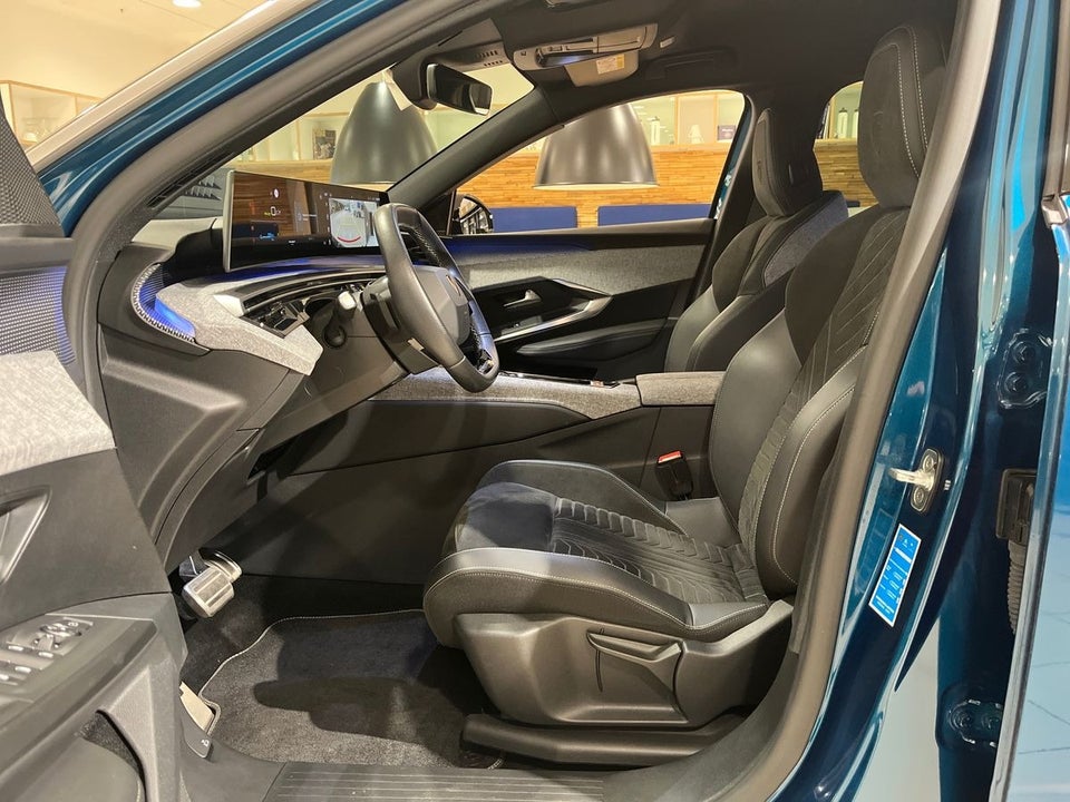 Peugeot e-3008 77 GT Pack 5d