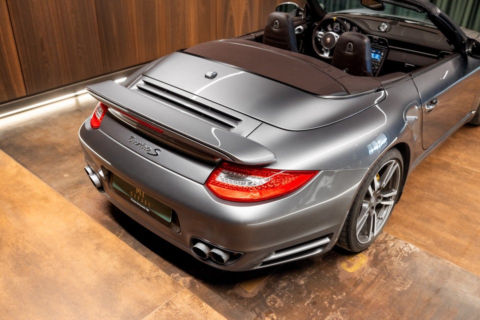 Porsche 911 Turbo S 3,8 Cabriolet PDK 2d