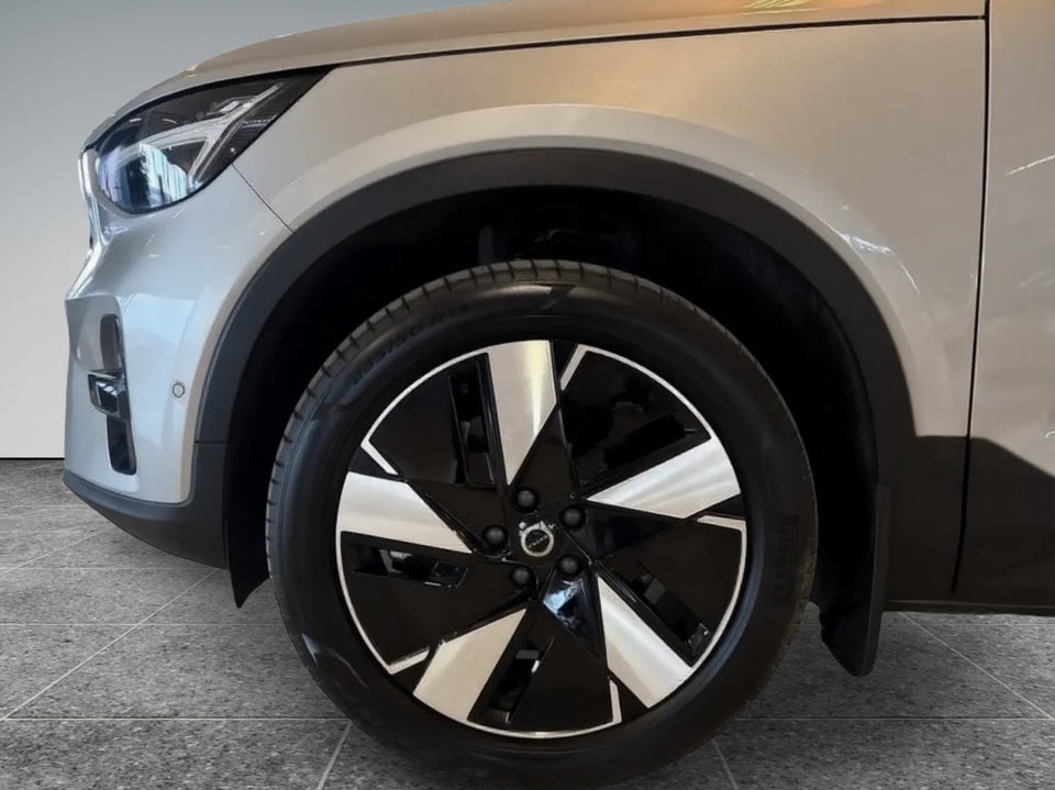 Volvo EX40 Extended Range Plus 5d