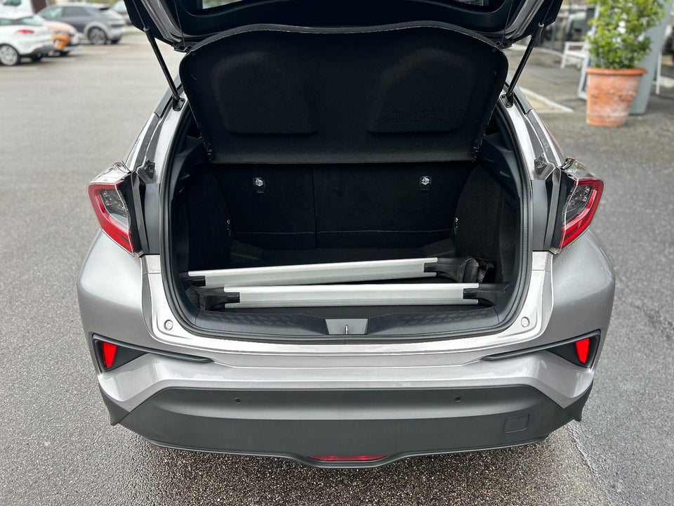 Toyota C-HR 1,8 Hybrid Premium Selected CVT 5d