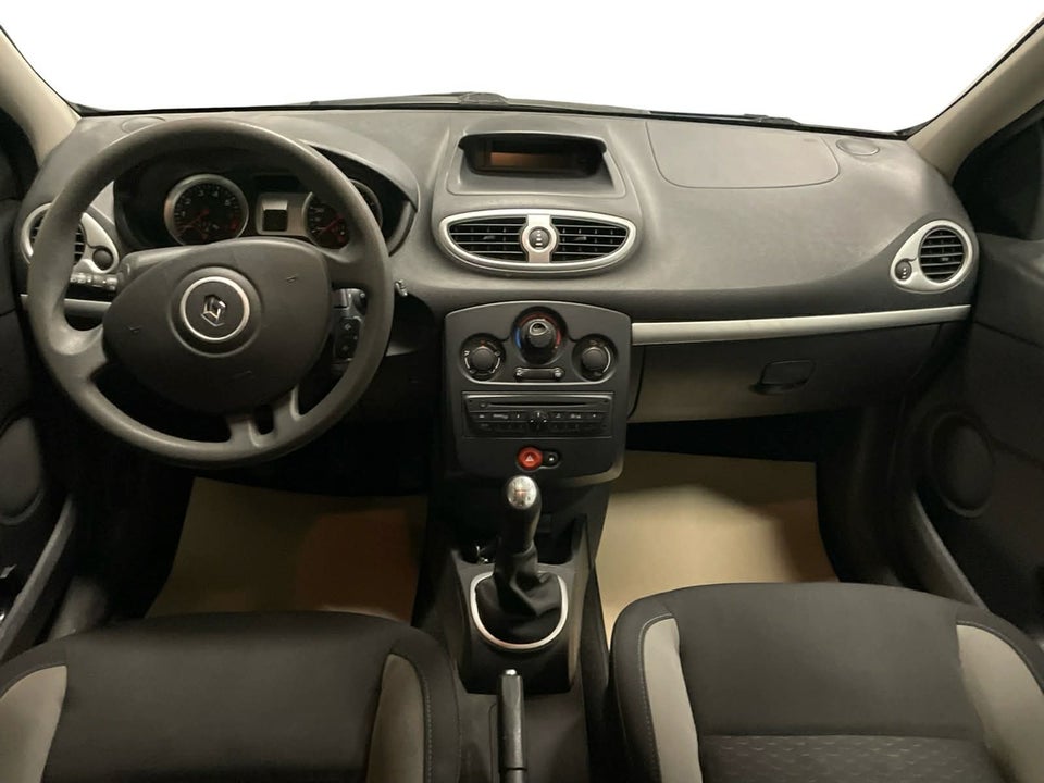 Renault Clio III 1,2 16V Expression 5d