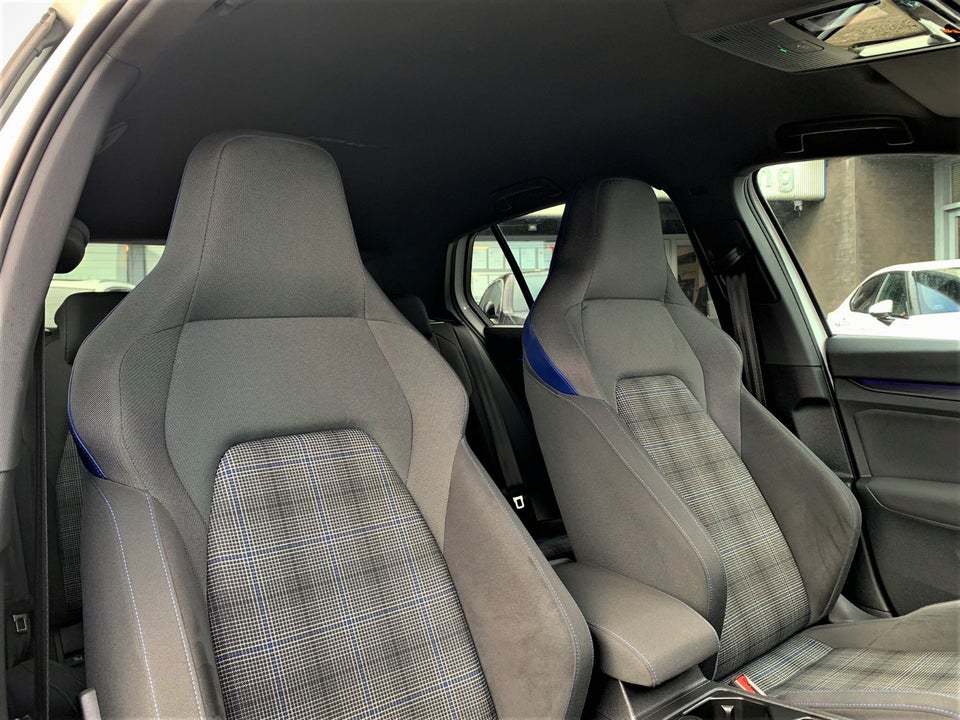 VW Golf VIII 1,4 GTE DSG 5d