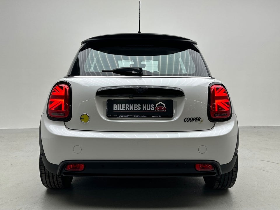 MINI Cooper SE Essential 3d