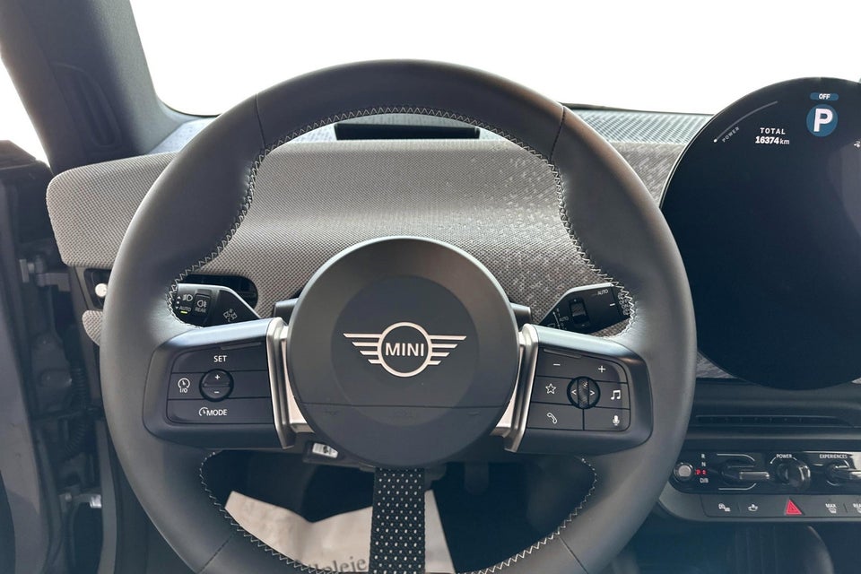 MINI Cooper SE Favoured Trim XL 3d