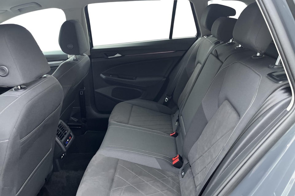 VW Golf VIII 1,5 eTSi 150 Style Variant DSG 5d