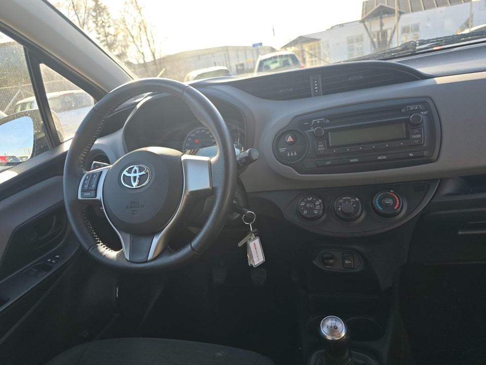 Toyota Yaris 1,0 VVT-i T2 5d