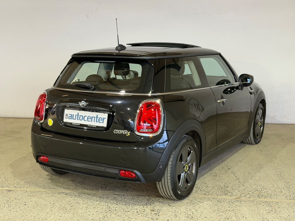 MINI Cooper SE Essential 3d