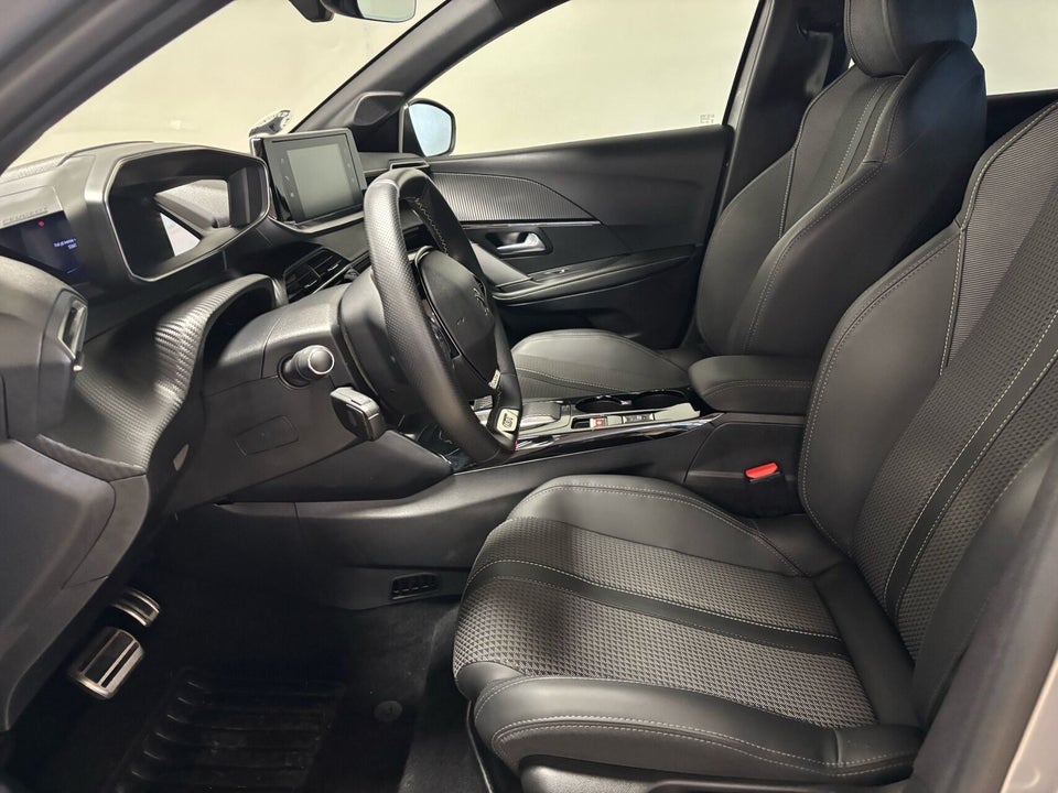 Peugeot e-208 50 GT 5d
