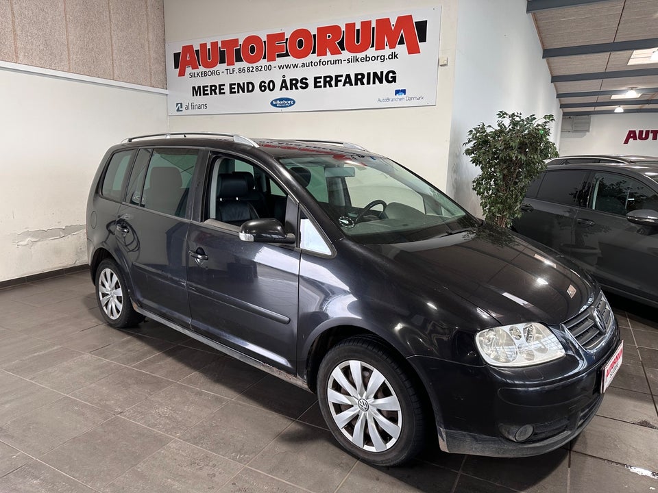 VW Touran 2,0 TDi 140 Highline DSG 5d