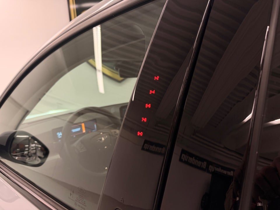 Ford Mustang Mach-E 68 Standard Range 5d