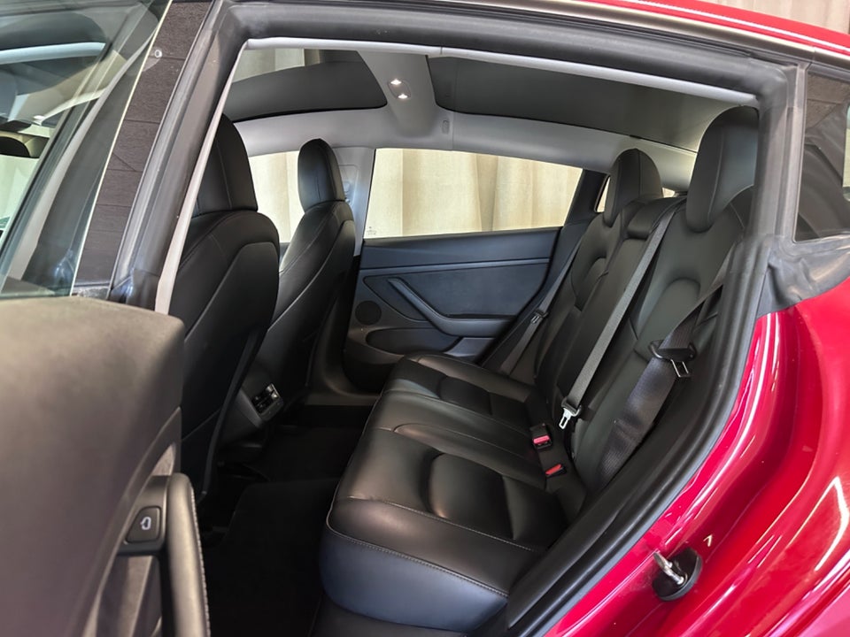 Tesla Model 3 Standard Range+ RWD 4d